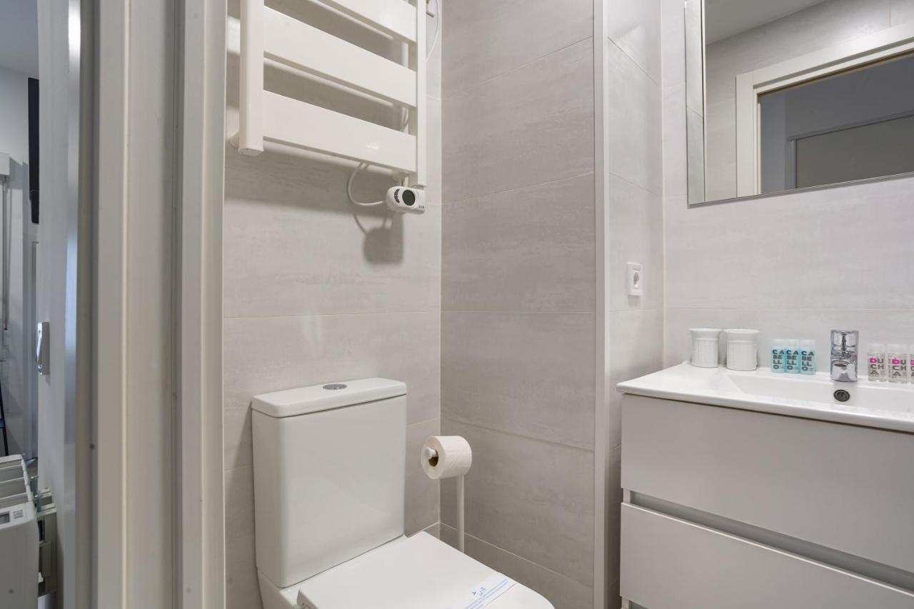 1 Bedroom 1 Bathroom Furnished - Av De America - Studio - Mintystay Madrid Kültér fotó